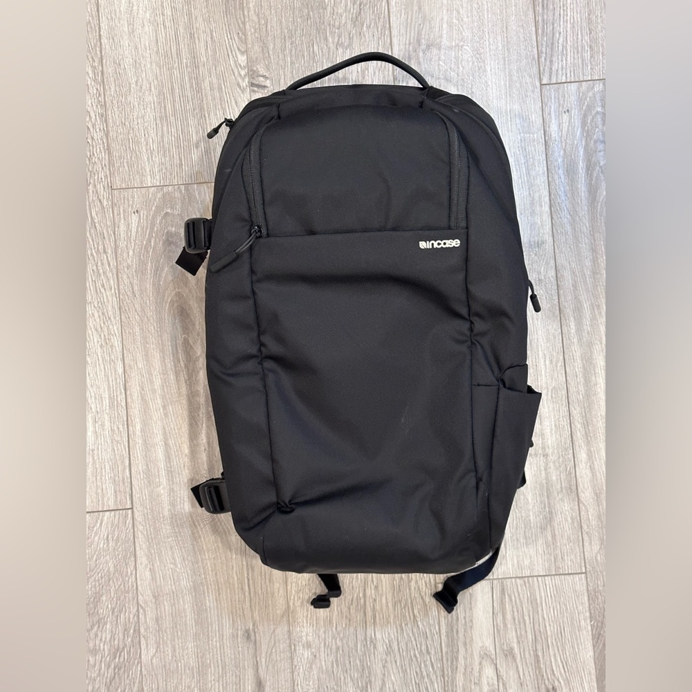 Incase DSLR camera travel bag carry-on backpack